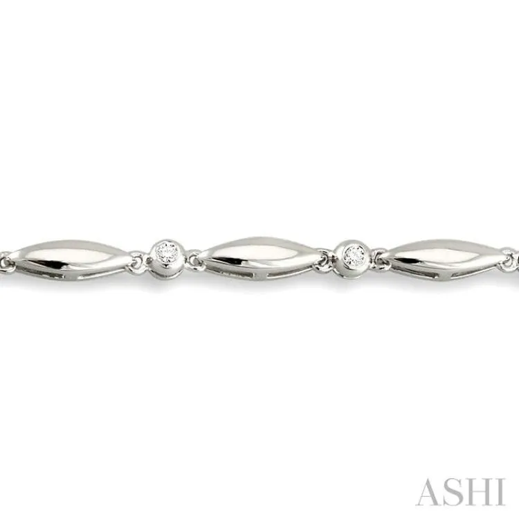 1/4 Ctw Boat Shape Round Cut Diamond Bracelet in 10K White Gold