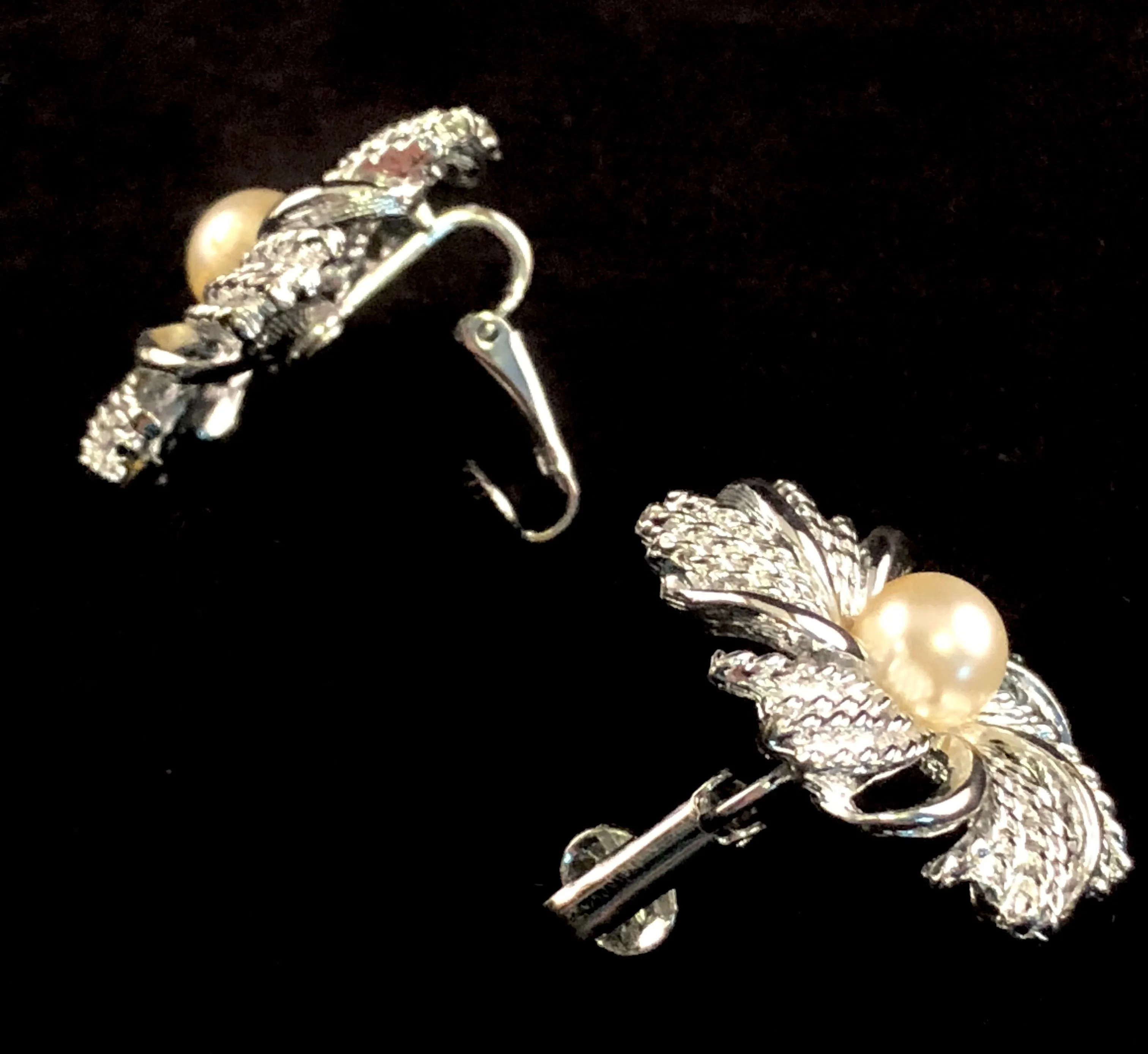 1969 Sarah Coventry Silvery Sunburst Brooch & Earrings