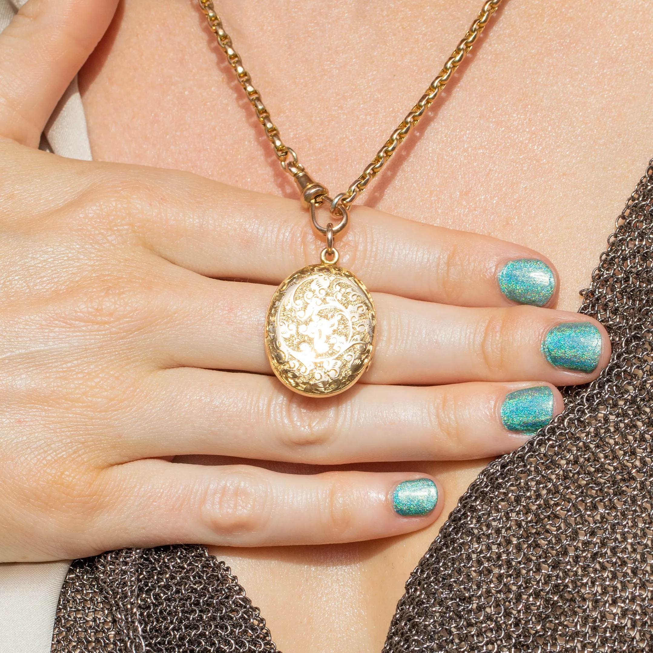 Antique 15ct Gold Engraved Oval Locket