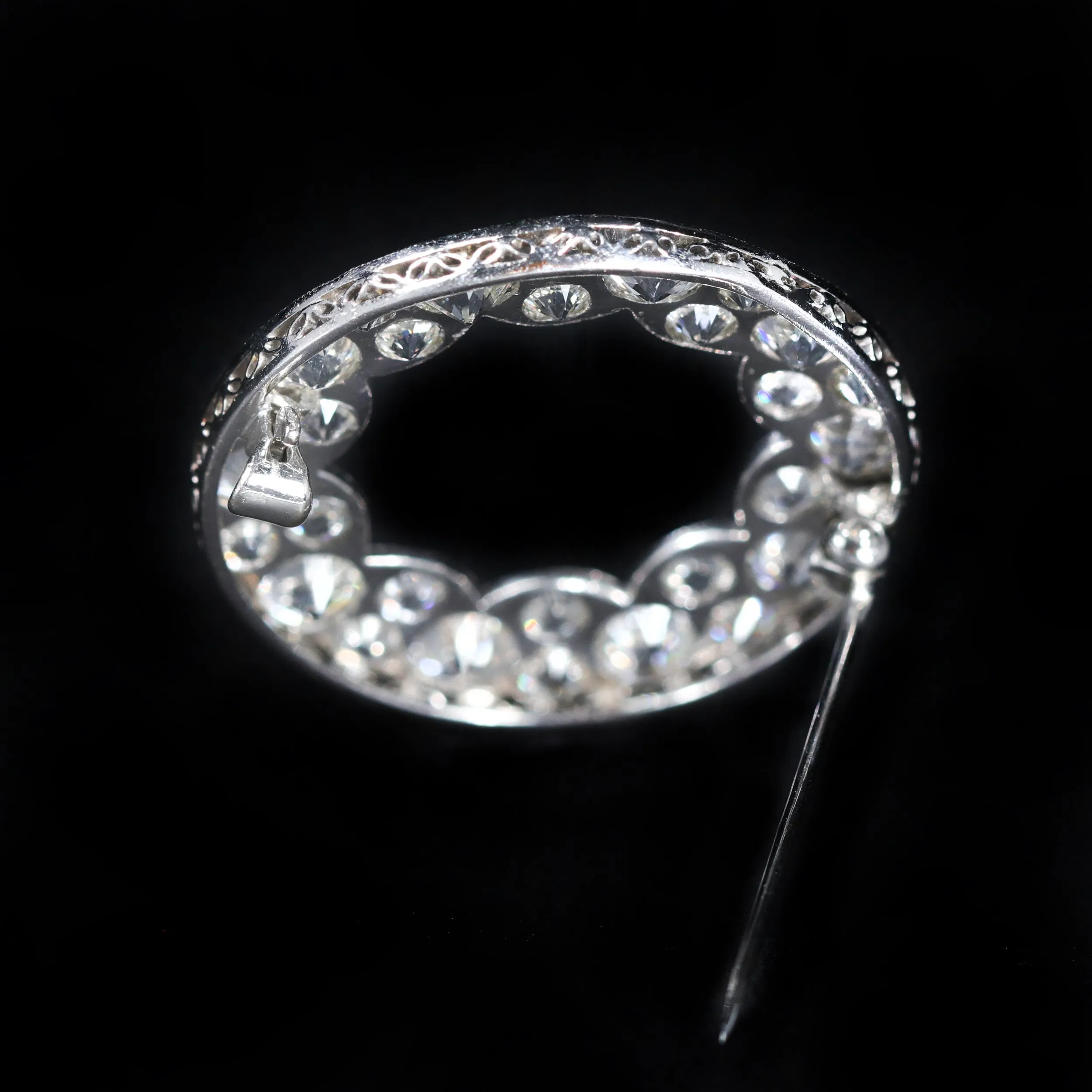 Art Deco Platinum 2.50 CTW Old Mine Cut Diamond Circular Brooch