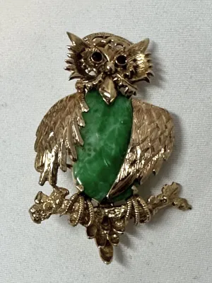 Chinese 14k Yellow Gold Owl Brooch Pin with Jade and Ruby Eyes. 2" H. 12.6 grams