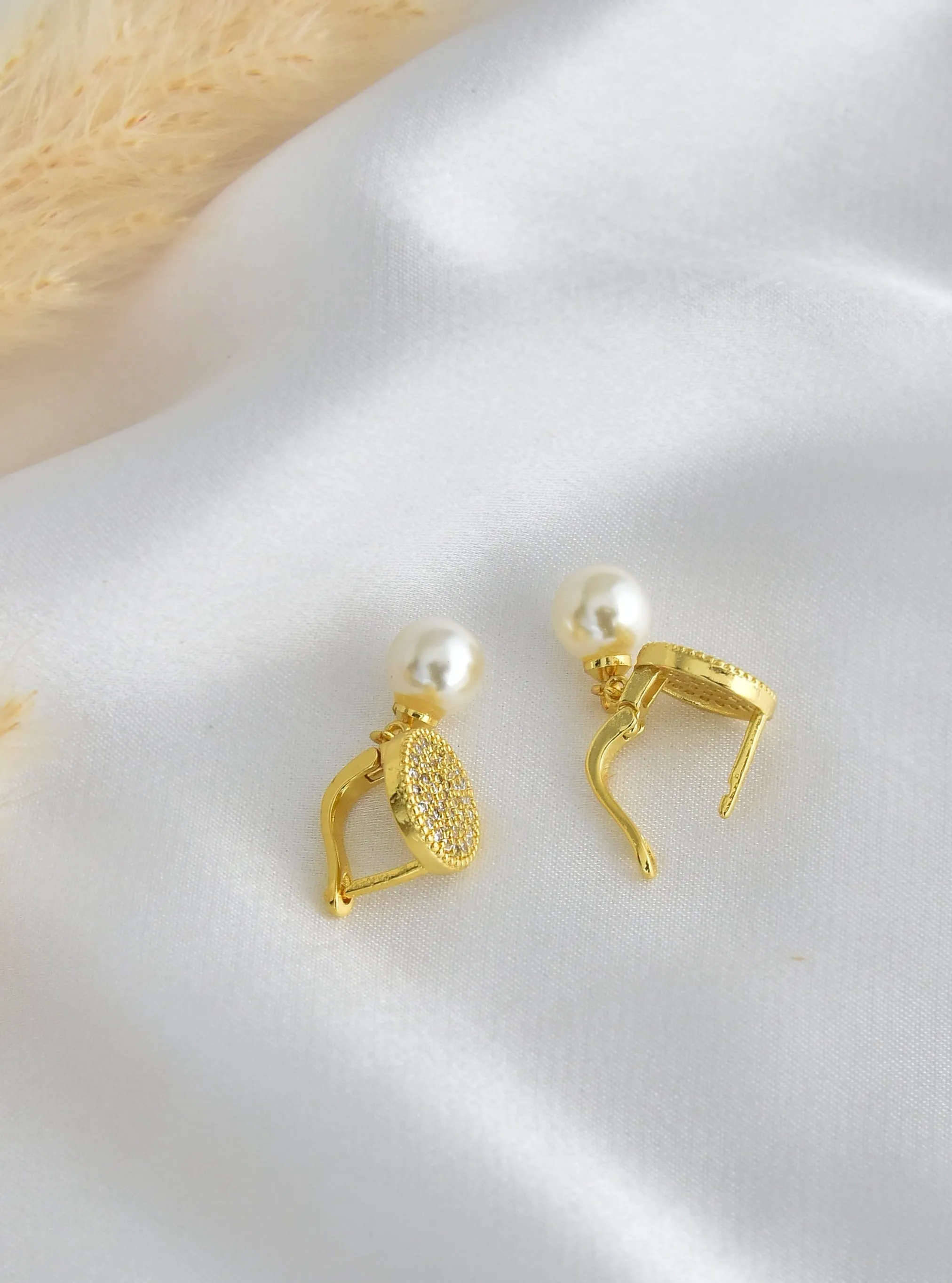 Diamante Pearl Drop Earring