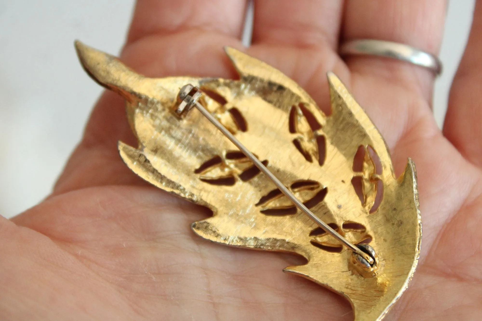 Vintage 1950s 1960s Gold Tone Leaf with Rhinestone Clusters Brooch