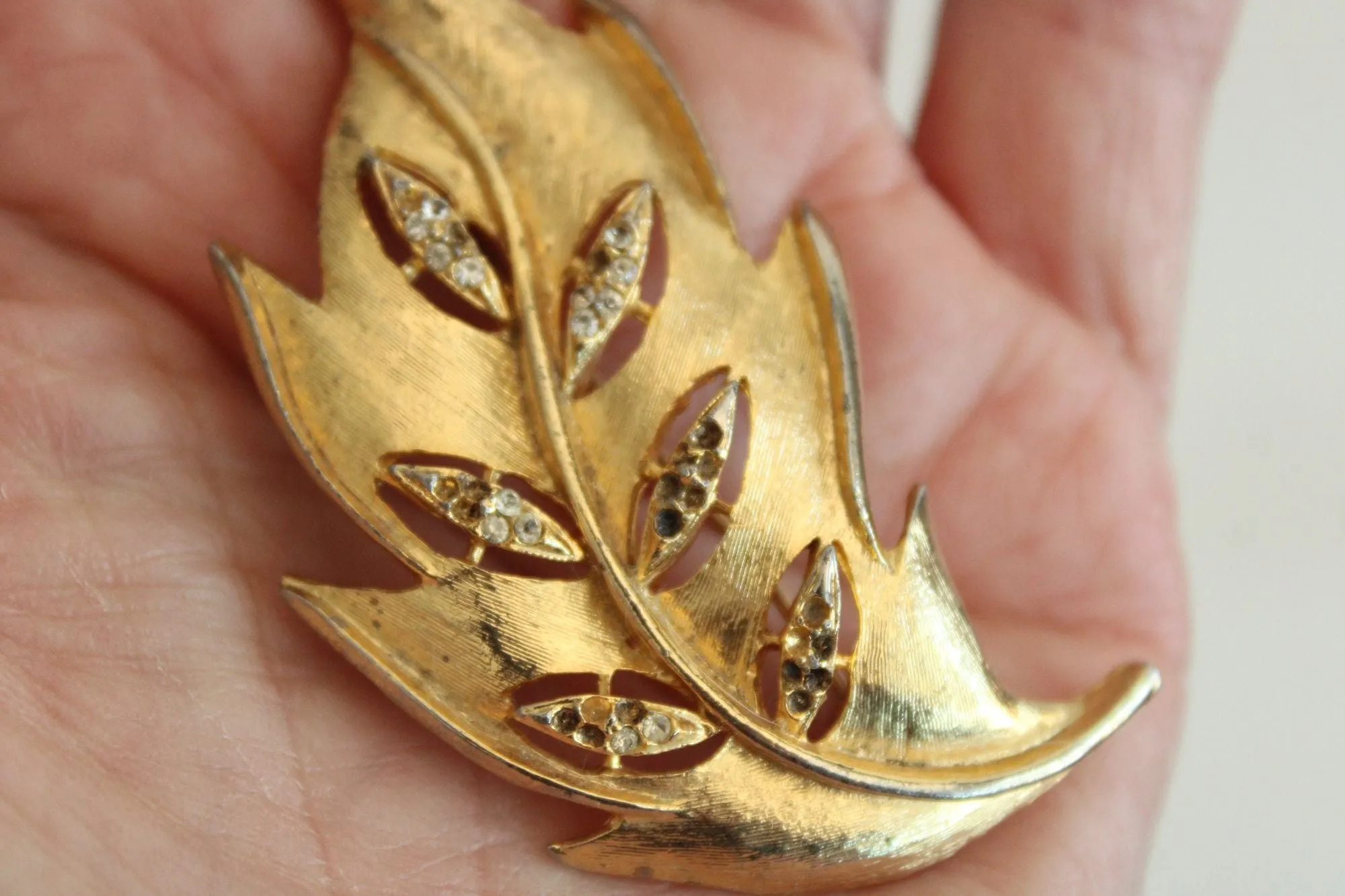 Vintage 1950s 1960s Gold Tone Leaf with Rhinestone Clusters Brooch