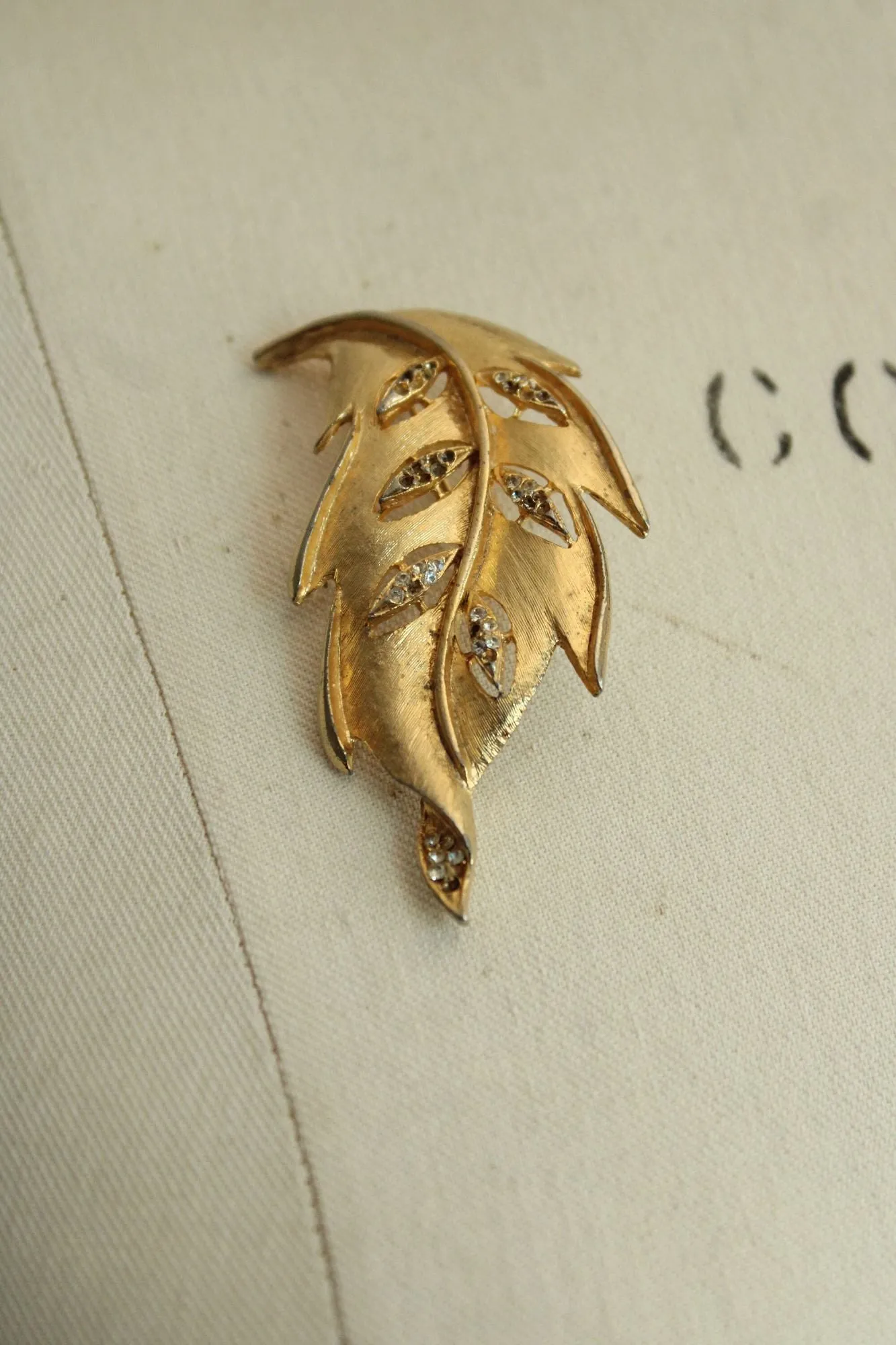 Vintage 1950s 1960s Gold Tone Leaf with Rhinestone Clusters Brooch