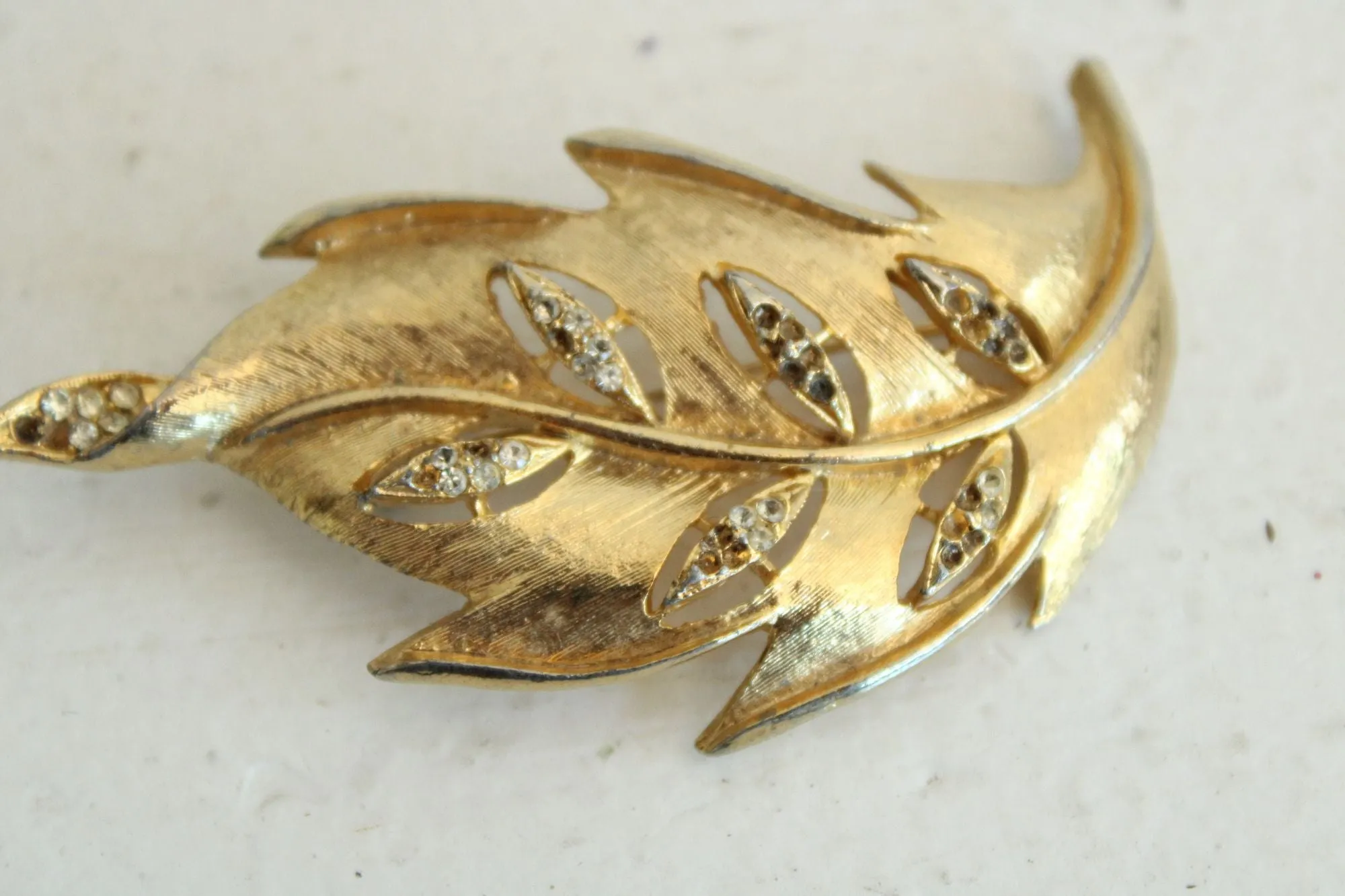 Vintage 1950s 1960s Gold Tone Leaf with Rhinestone Clusters Brooch